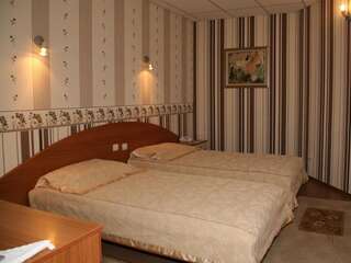 Отель Family Hotel Edia Сандански Двухместный номер с 2 отдельными кроватями и балконом-2